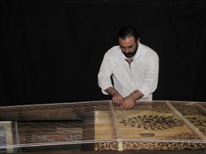 استاد سیف‌الله شیری و ساز ابداعی ایشان «فرش»